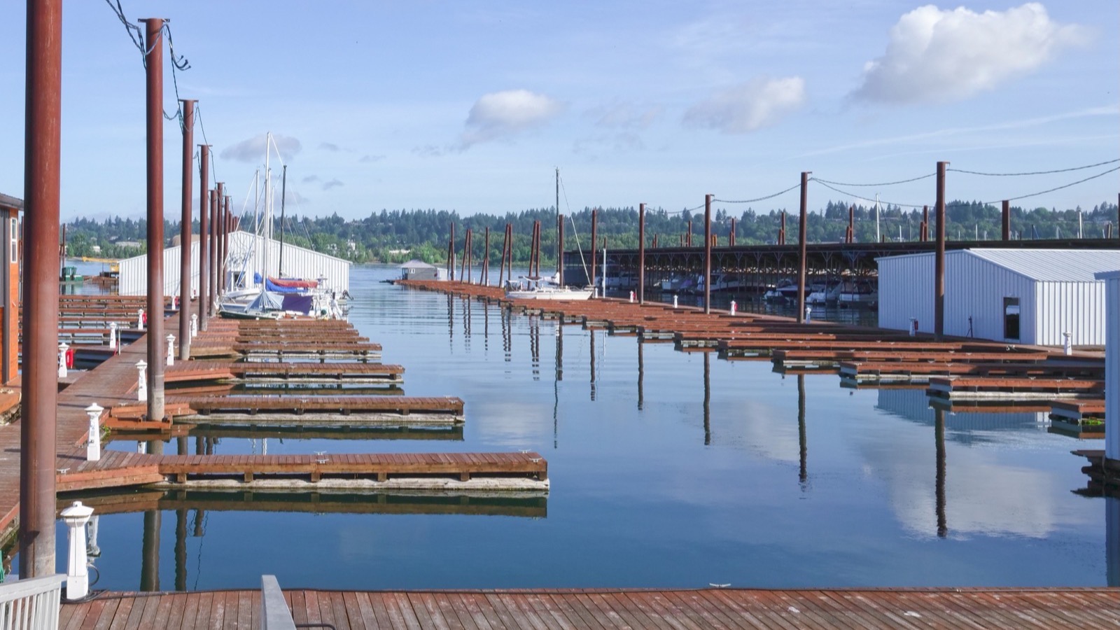 Open wet slips at Harbor 1 Marina