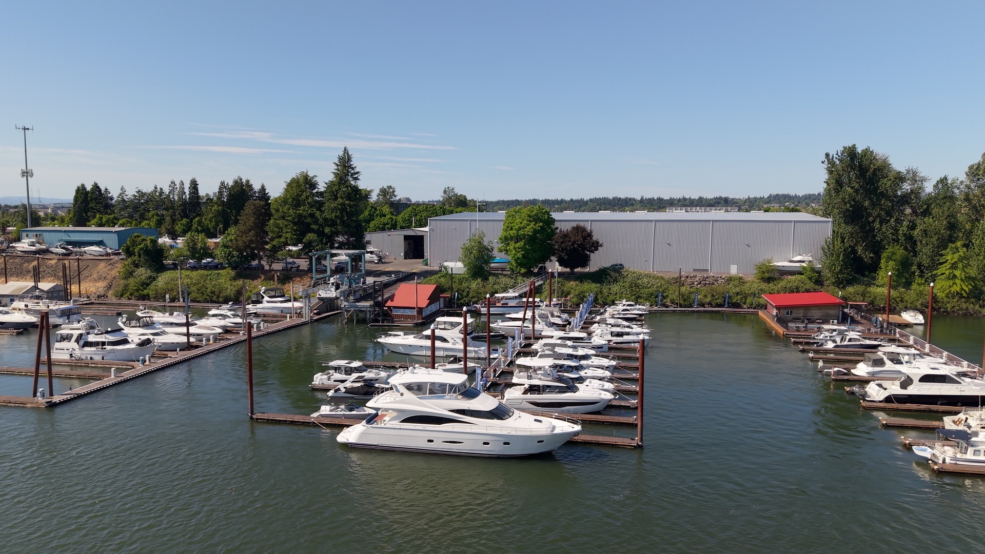 Sundance Marinas on the Columbia River, full of boats